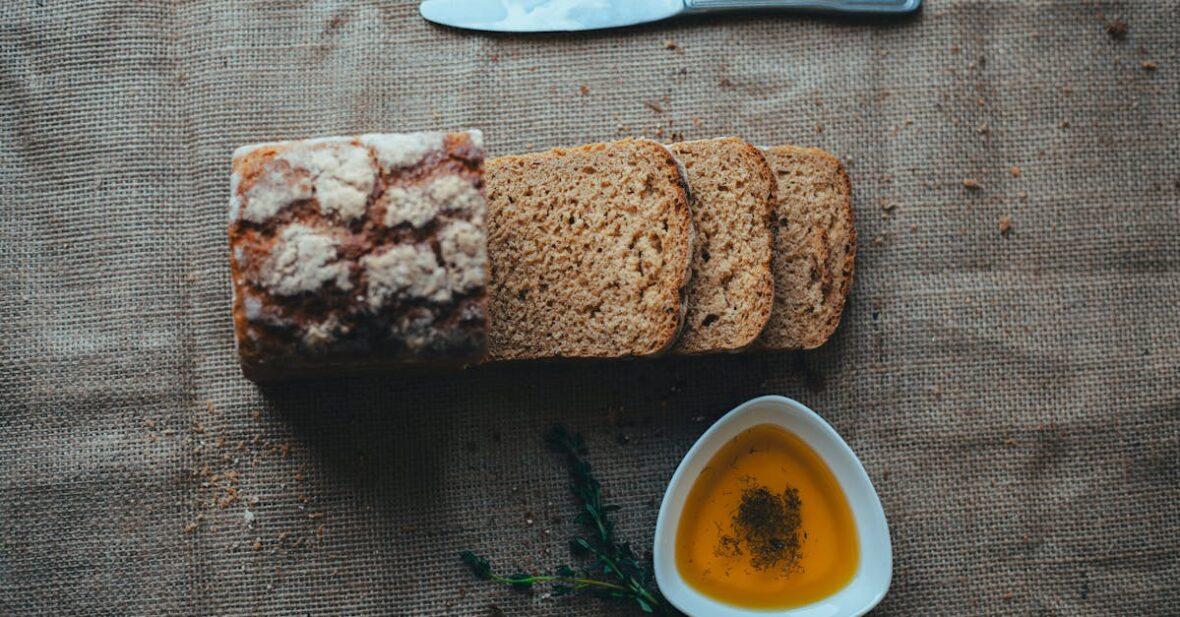 découvrez les bienfaits de l'huile d'olive, un ingrédient incontournable de la cuisine méditerranéenne. apprenez à l'utiliser pour rehausser vos plats tout en profitant de ses propriétés nutritives et de ses nombreuses vertus pour la santé.