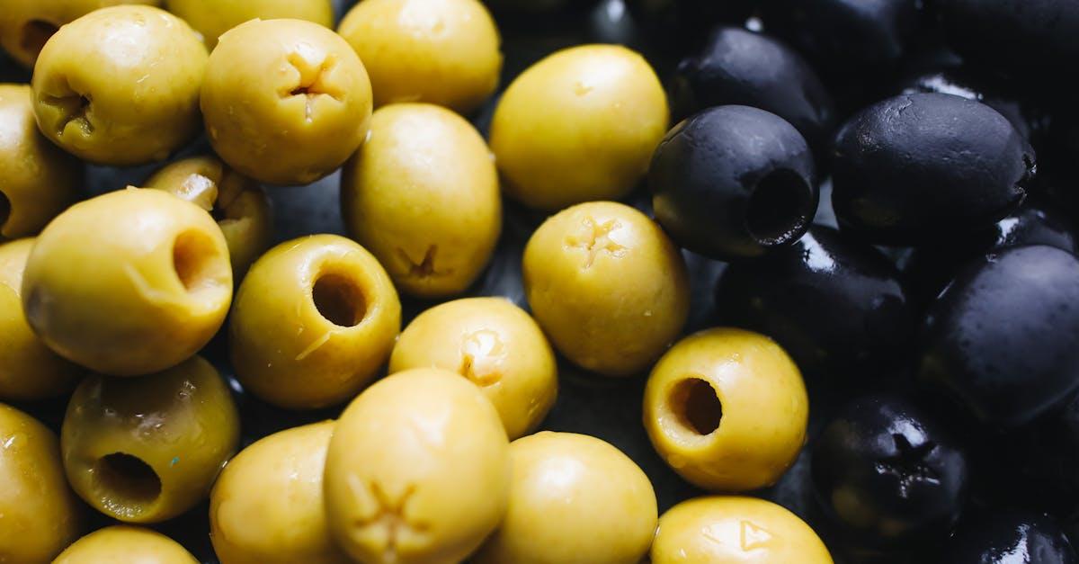 découvrez les bienfaits de l'huile d'olive, un produit phare de la cuisine méditerranéenne. apprenez comment choisir la meilleure huile d'olive, ses vertus pour la santé et des astuces pour l'intégrer dans vos recettes.