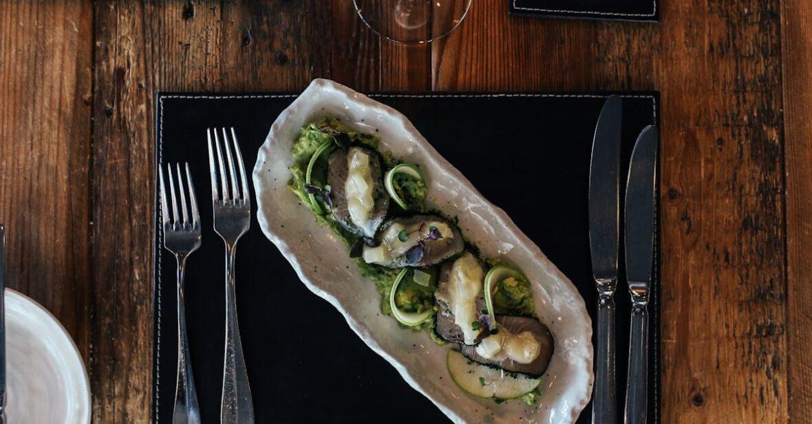 découvrez l'univers fascinant des huîtres : variétés, bienfaits pour la santé et astuces pour les déguster. apprenez à apprécier ce délice marin, symbole de gastronomie et de convivialité.
