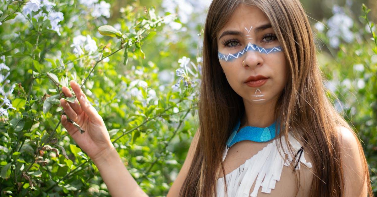 découvrez des méthodes naturelles pour éclaircir vos cheveux en douceur. apprenez à utiliser des ingrédients comme le citron, le miel et la camomille pour obtenir des reflets lumineux et éclatants sans abîmer votre chevelure.