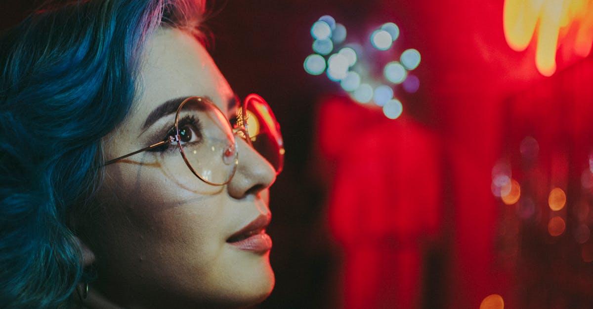 découvrez notre sélection de lunettes tendance qui allient style et confort. parfaites pour compléter votre look, nos glasses sont disponibles dans une variété de modèles modernes et colorés. faites-vous remarquer avec nos lunettes chic et faites le choix de l'élégance au quotidien.